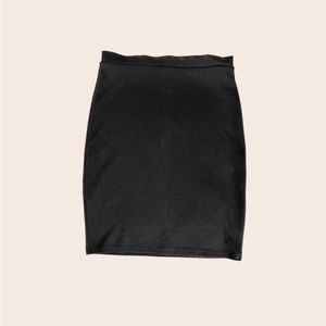 Black Elegant Skirt Fitted To The Silhouette